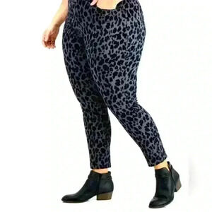 Style & Co animal print skinny jeans 👖